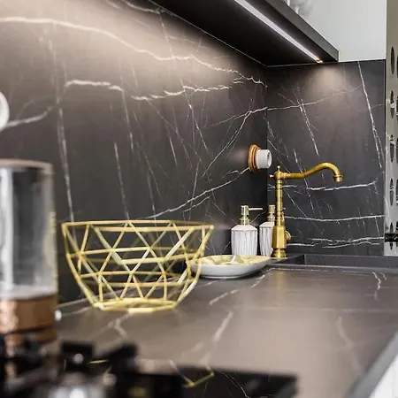 Golden Frame - Your Center Spot * Μπρατισλάβα