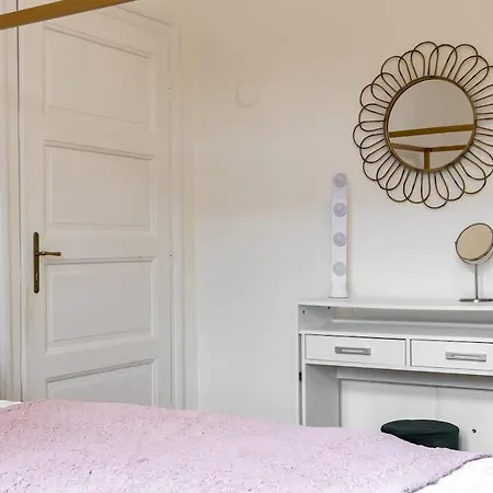 Golden Frame - Your Center Spot Сasa de vacaciones Bratislava