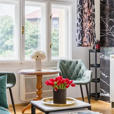 Golden Frame - Your Center Spot * Μπρατισλάβα