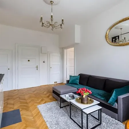 Golden Frame - Your Center Spot Μπρατισλάβα