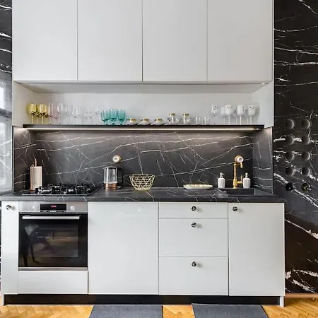 Golden Frame - Your Center Spot Μπρατισλάβα