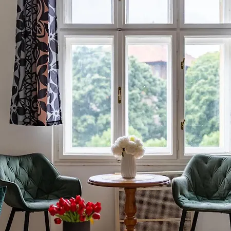 Golden Frame - Your Center Spot Μπρατισλάβα