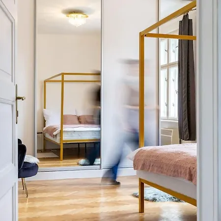 Golden Frame - Your Center Spot Bratislava