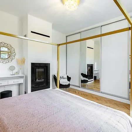 Golden Frame - Your Center Spot